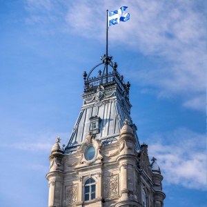 Picture of Qu&eacute;bec legislature with provincial flag flying